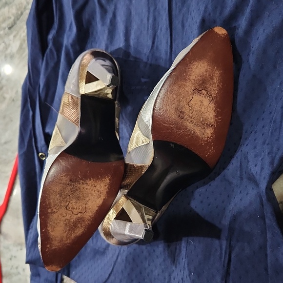 STUART WEIZTMAN SHOES w CUTOUT HEELS, 9, GOLD SILVER LAME & SHEER DESIGNS - Picture 2 of 5